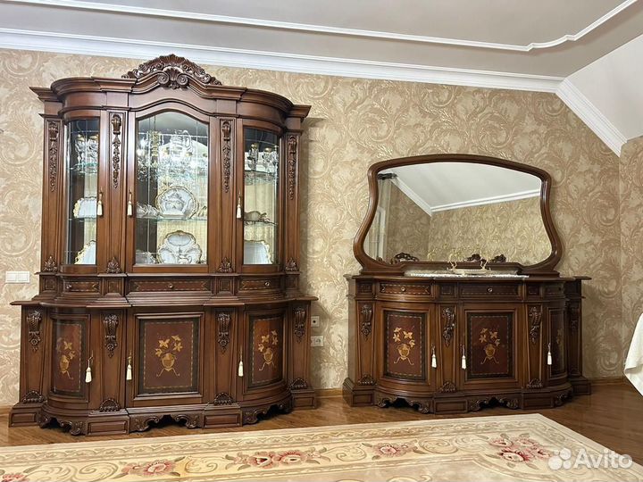 Комод с зеркалом