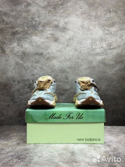 Кроссовки женские