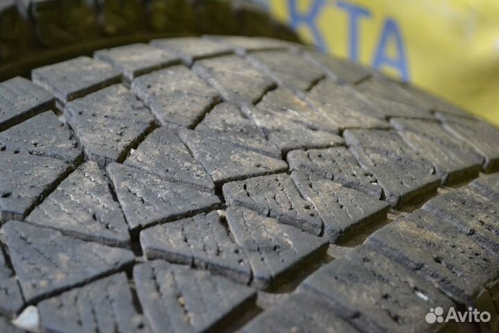 Bridgestone Blizzak DM-V2 225/65 R17