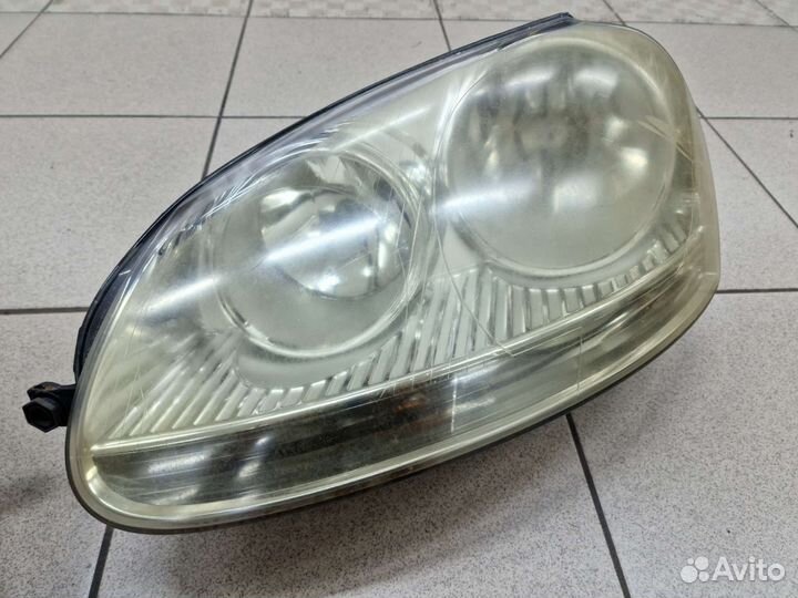 Комплект передних Hella фар VW Golf 5, VW Jetta 5