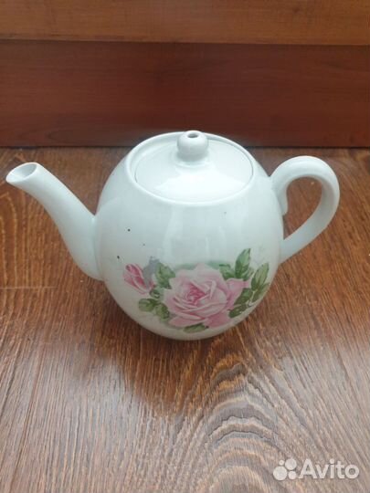 Сахарница, чайник и масленка