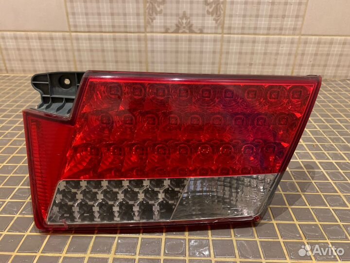 Фонарь задний правый внутренний 924043L022