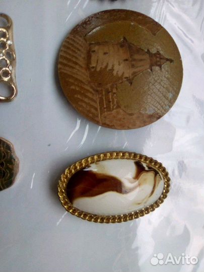 Броши старые
