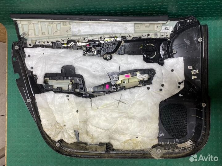 Обшивка двери передней правой Infiniti QX50 II (2017—2024)