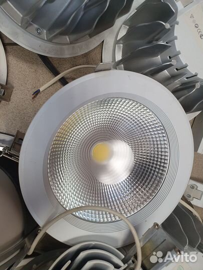 Светодиодный встраиваемый светильник