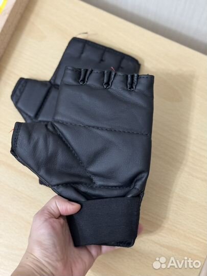 Боксерские перчатки