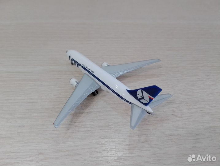 Самолёт в коробке. Boeing 767-200 