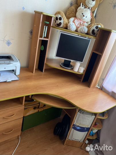 Компьютерный стол