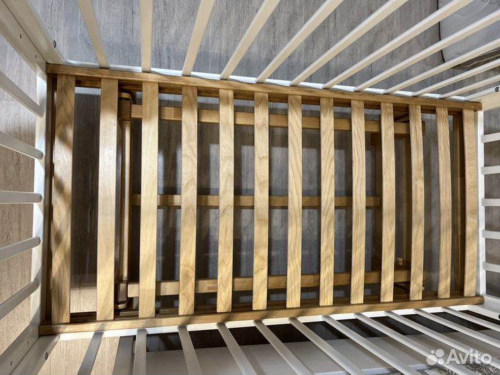 Детская кроватка с продольным маятником Rant Indy