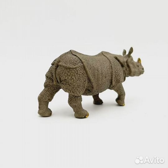 Фигурка M4177 Индийский носорог (идет)