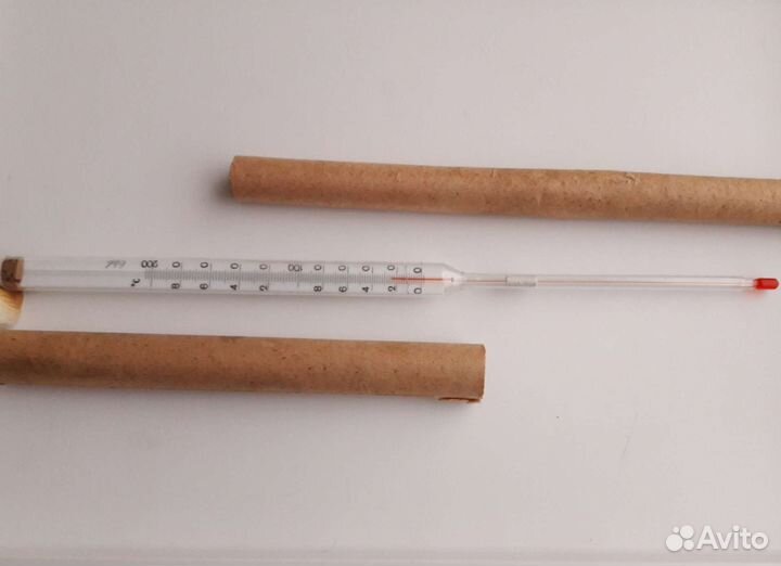 Большой градусник с футляром