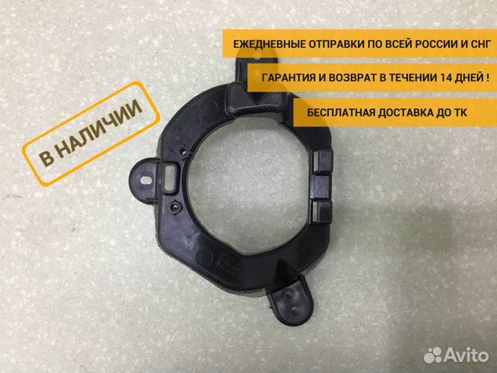 Кронштейн фары противотуманной левой Toyota Land Cruiser 11 (VDJ200) 2007-2021 8148260070