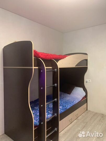 Кровать двухьярусная