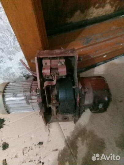 Электродвигатель с редуктором б/у
