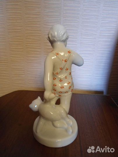 Статуэтка мальчик С мишкой песочное оригинал