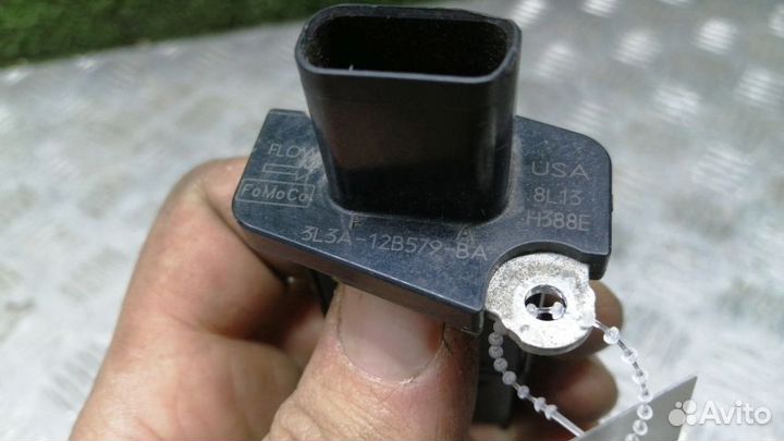 Датчик расхода воздуха Ford Escape 2