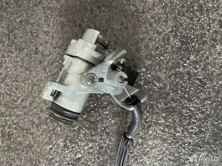 Замок багажника с личинкой Audi A6 С6 2.4L