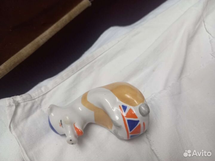 Свинья фарфоровая