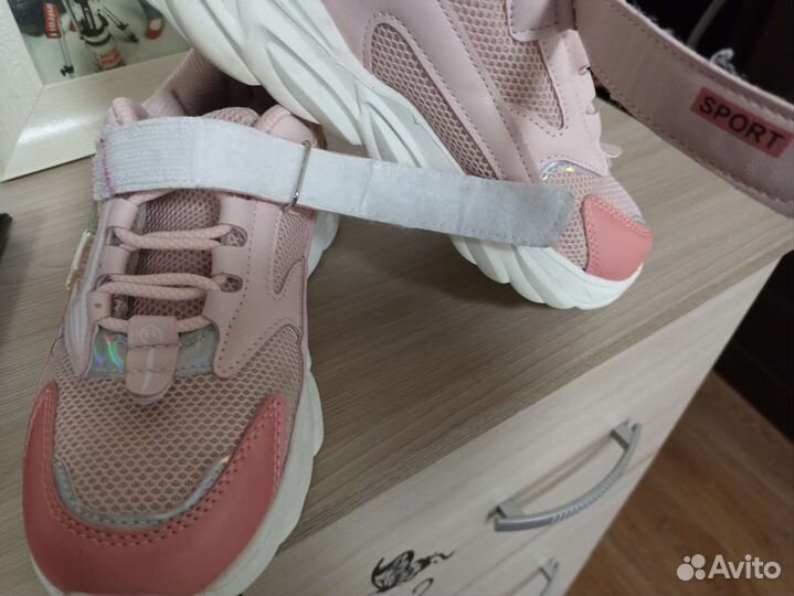 Кроссовки для девочки