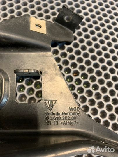 Кронштейн крыла передний Porsche Panamera 970 cwaa