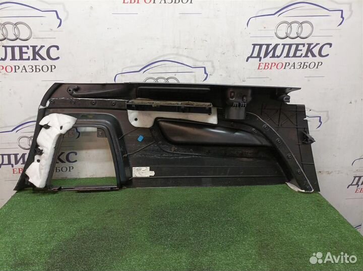 Обшивка багажника правая Audi Q7 2005