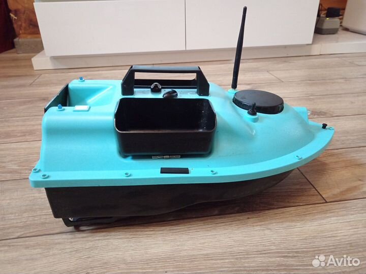 Прикормочный кораблик с gps