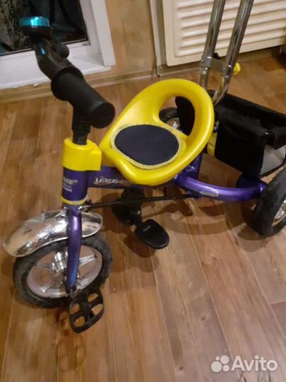 Детский велосипед с ручкой