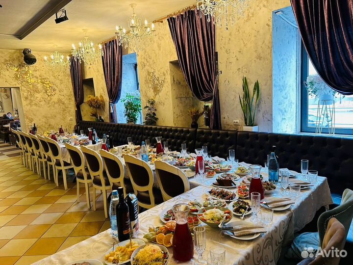 Официант, бармен, администратор смены