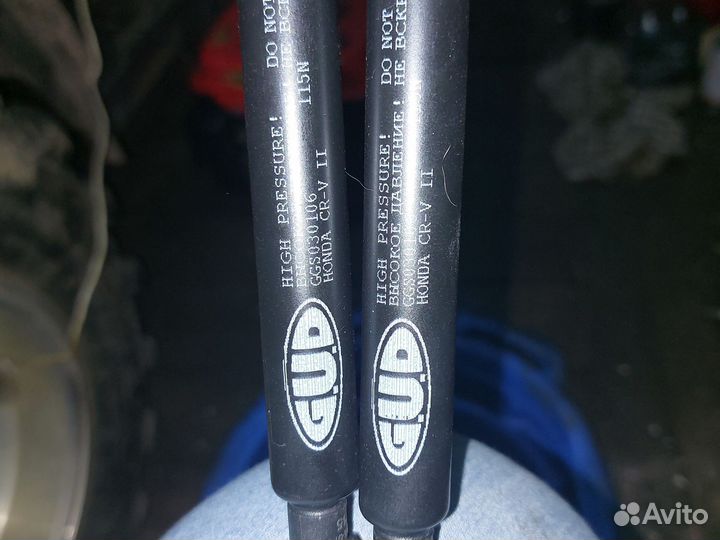 Амортизатор стекла багажника honda CRV 2