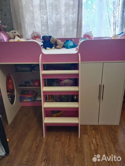 Детская кровать чердак со шкафом б/у