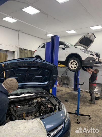 Стойка амортизатор передняя Opel Astra H Zafira B