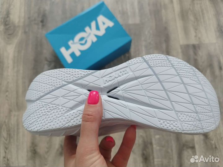 Беговые кроссовки hoka