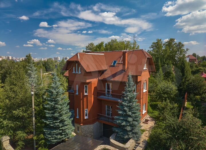 Коттедж 510 м² на участке 25 сот.