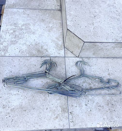 Продам вешалки (плечики ) для одежды