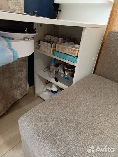 Маникюрный стол с вытяжкой