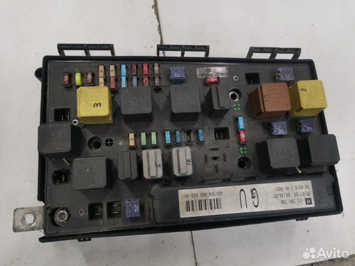 Блок предохранителей Opel Astra универсал Z13DTH