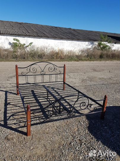 Кованая кровать