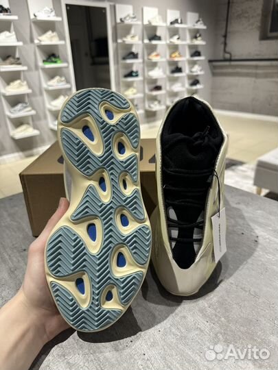 Кроссовки adidas Yeezy boost 700 V3