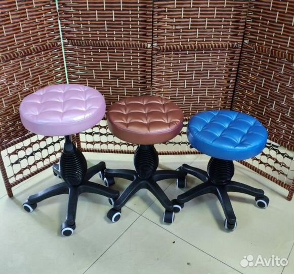 Стул для мастера педикюра, косметолога