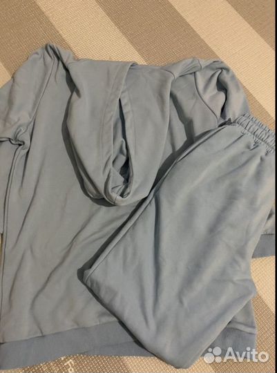 Женский спортивный костюм