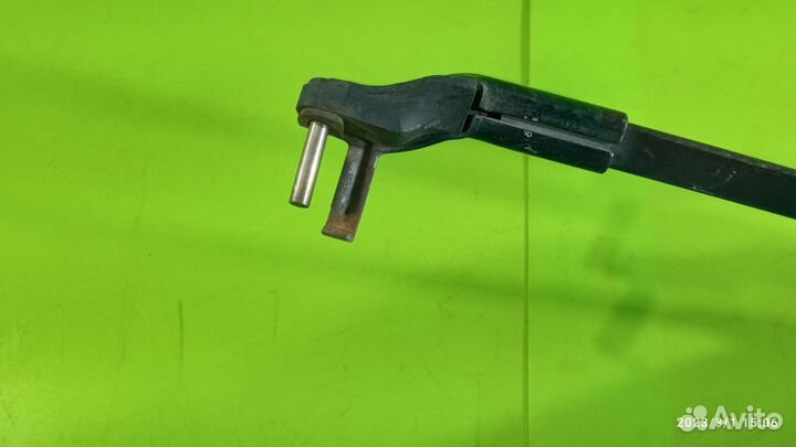 Поводок стеклоочистителя для Mercedes-Benz W211