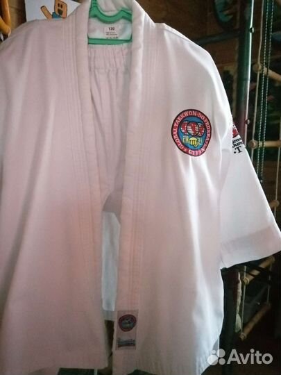 Форма - 2 комплекта, для занятий тхэквондо