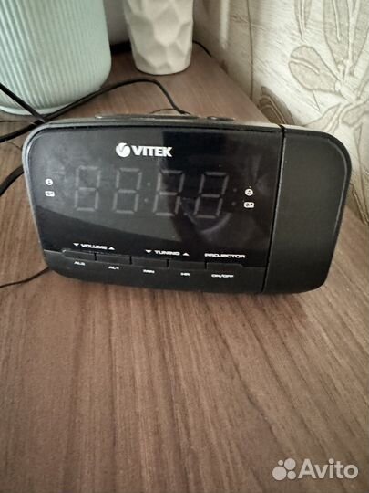 Радиочасы Vitek