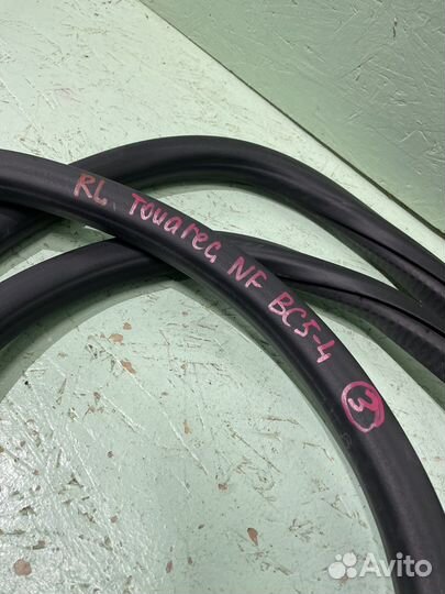 Уплотнитель задней левой двери Touareg NF