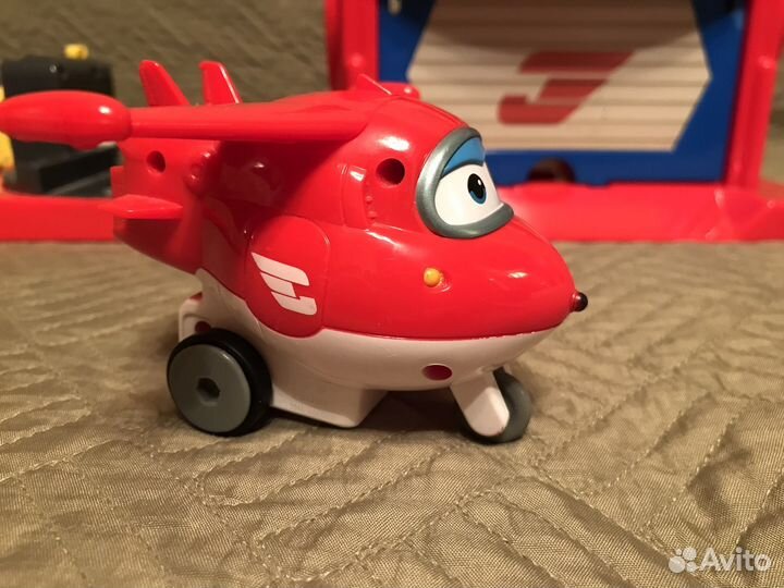 Игровой набор Ангар Джетта супер крылья