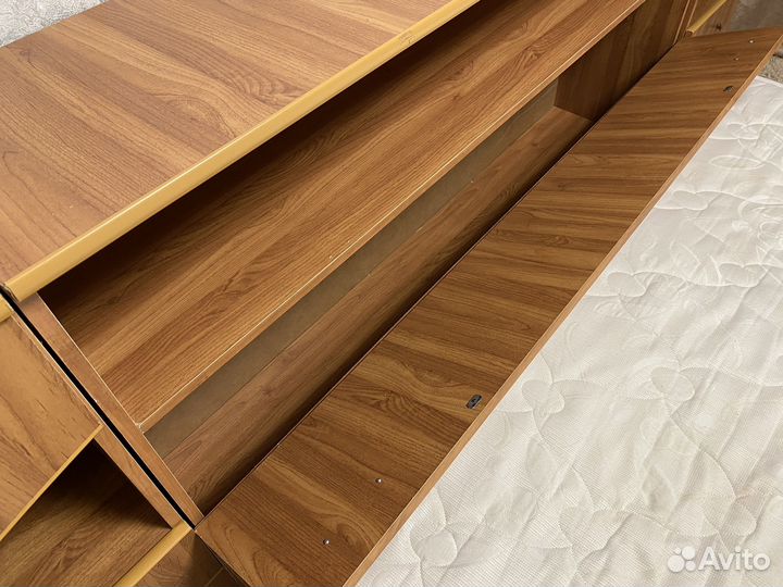 Кровать двухспальная с матрасом