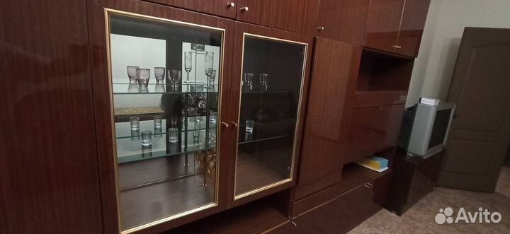 Стенка лакированная, тяжёлая