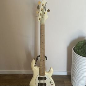 Бас гитара music man stingray 5 hh