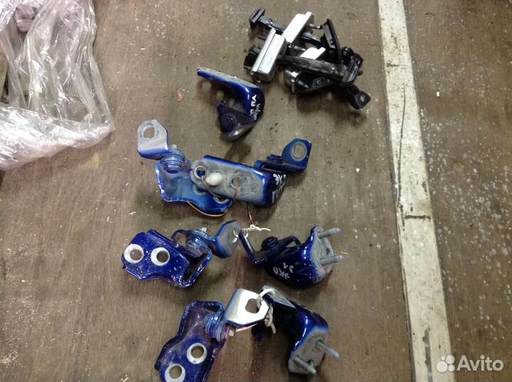 Петли ограничители форд Экоспорт