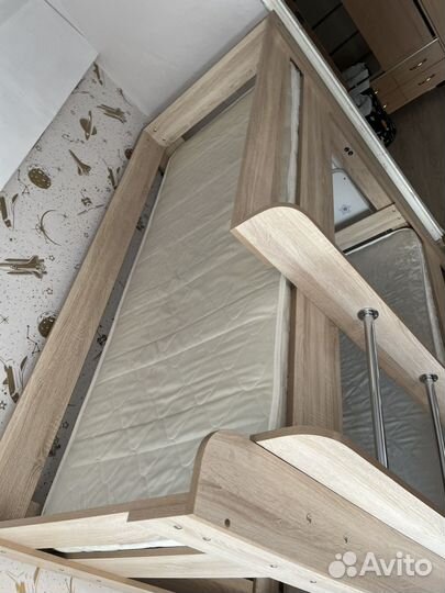 Двухъярусная кровать бу с матрасами